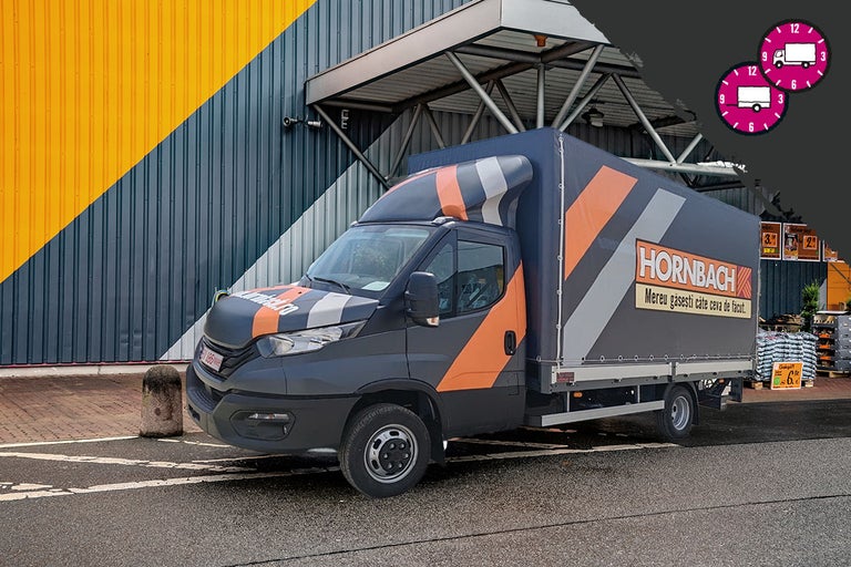Camionetă Hornbach în fața unui magazin Hornbach