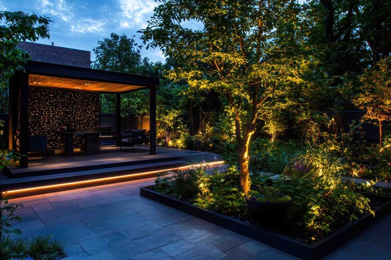 Design de lumini pentru pergole: de la bandă LED la senzori de amurg