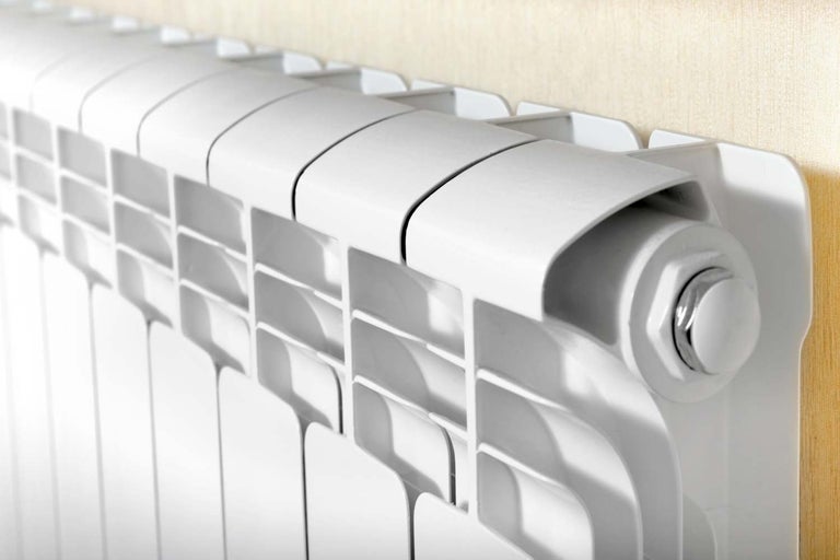 Prim-plan cu un radiator alb