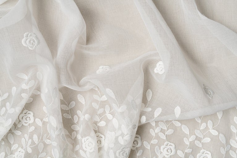 Material decorativ cu model floral