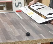 Masa cu dispozitiv pentru prelucrare