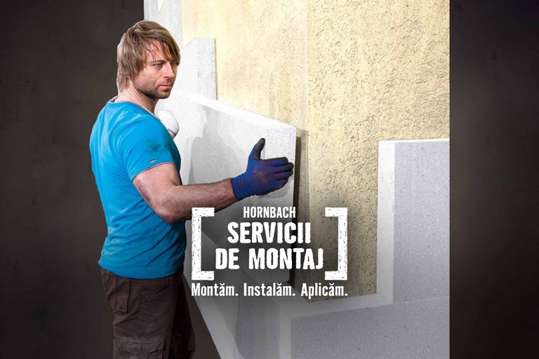 Bărbat montează plăci izolatoare; Serviciu de montaj Hornbach