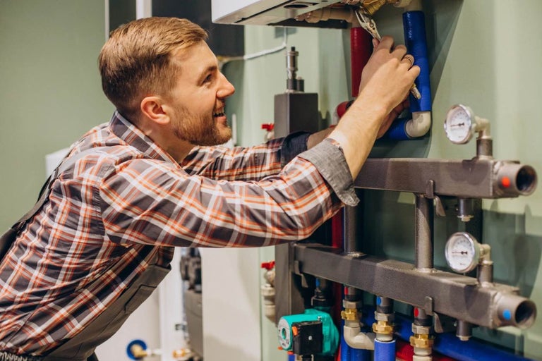 Cât consumă o centrală pe gaz pe lună? Comparație cu centrala electrică și factori de consum