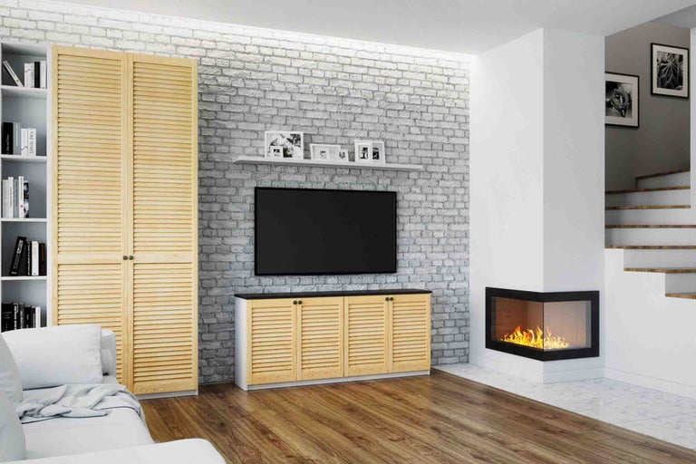 Sufragerie cu dulap și bufet cu uși lamelare din lemn, perete de cărămidă gri, șemineu de colț modern și podea din lemn închis la culoare.