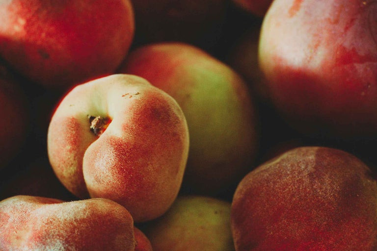 Piersici proaspete în detaliu