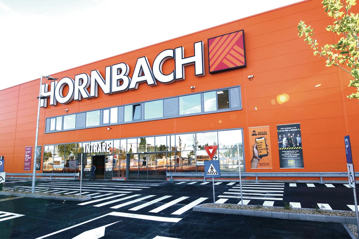Exteriorul magazinului de construcții și grădinărit HORNBACH