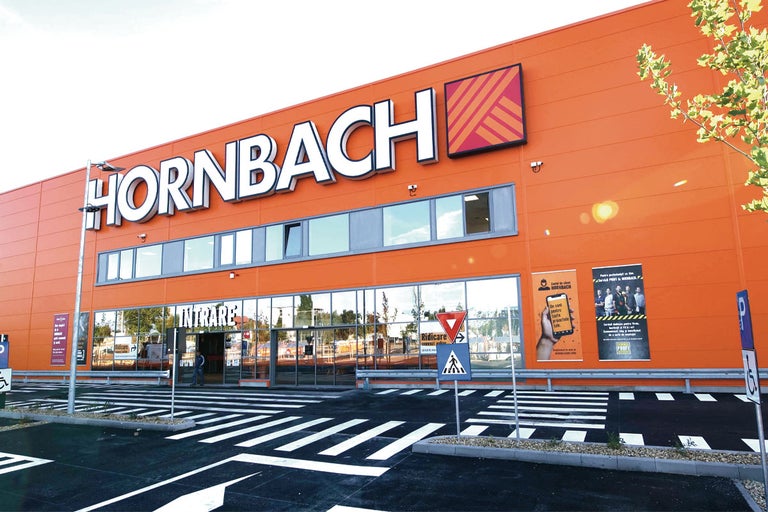 Exteriorul magazinului de construcții și grădinărit HORNBACH
