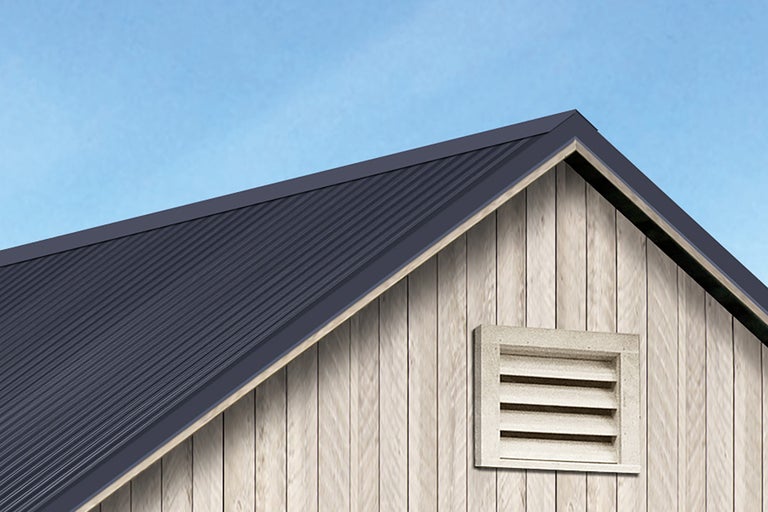 Fronton cu acoperiș metalic și grilă de ventilație