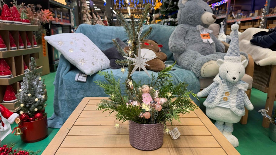 Aranjament decorativ de Crăciun cu înger, stea și iluminare în ghiveci