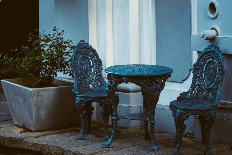 Set de mobilier de grădină cu două scaune și o masă din metal