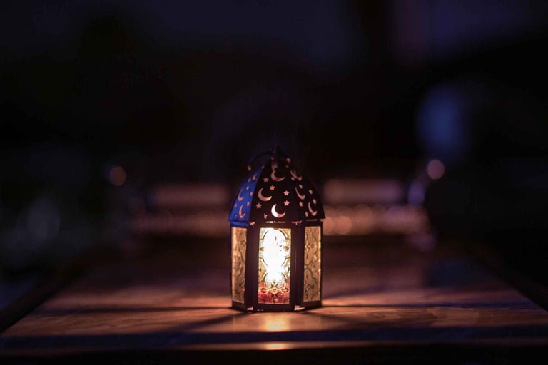 Lanterna decorativă cu motive de lună și stele pentru iluminat ambiental
