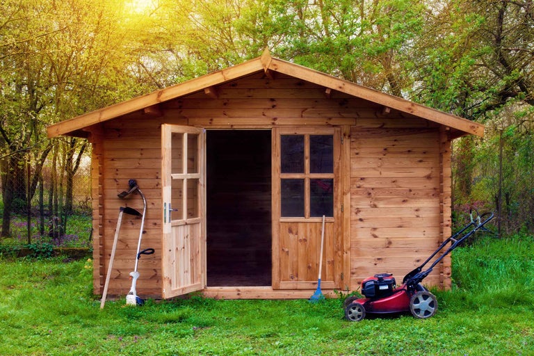 Lemn vs. metal vs. compozit (WPC). Ce alegem în 2026?