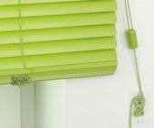 Jaluzea verde cu șnur de tragere