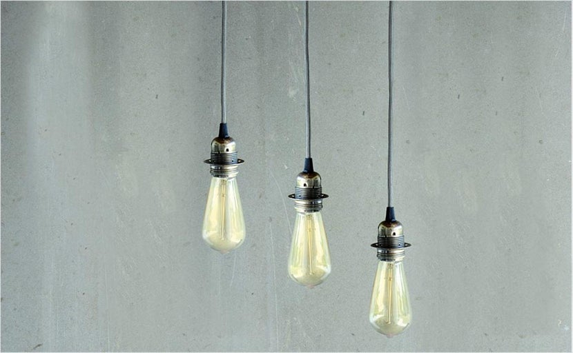 Trei becuri Edison suspendate cu dulie