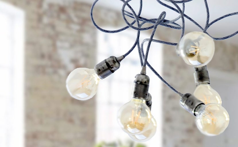 Corp de iluminat suspendat multiplu cu mai multe becuri pe cabluri textile