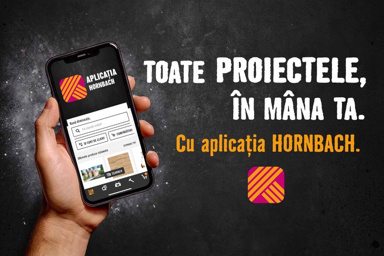 Un smartphone cu aplicația Hornbach în mână