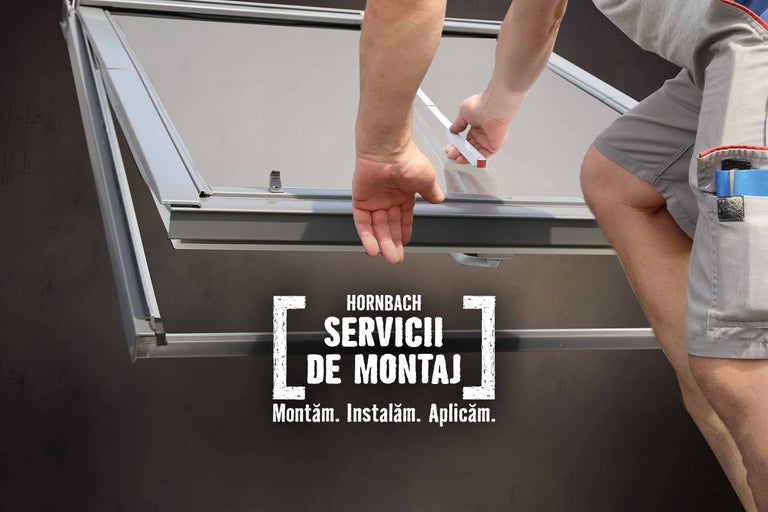 Artizan montează fereastră de mansardă, serviciul de montaj Hornbach