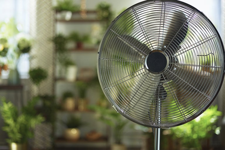 Cât curent consumă un ventilator? Sfaturi şi trucuri pentru a beneficia de un plus de confort termic