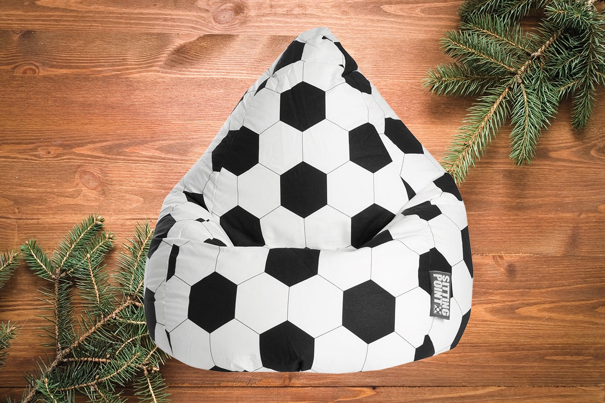 Puf fotbalistic pe fundal de lemn