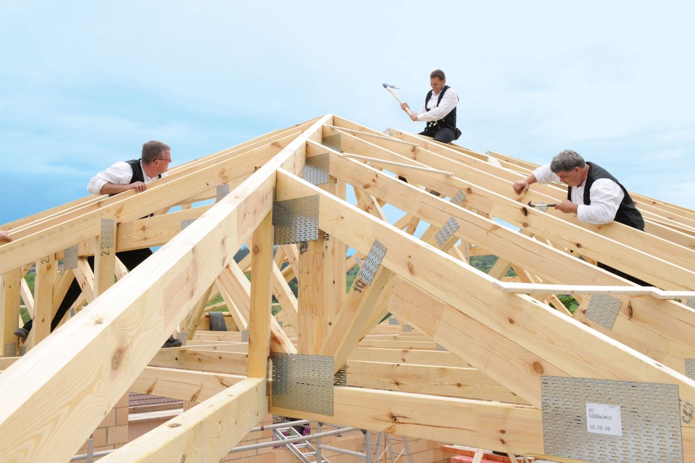 Construirea acoperisului din lemn Construirea acoperisului din lemn