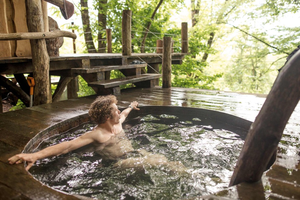 Echiparea jacuzzi de exterior Echiparea jacuzzi de exterior