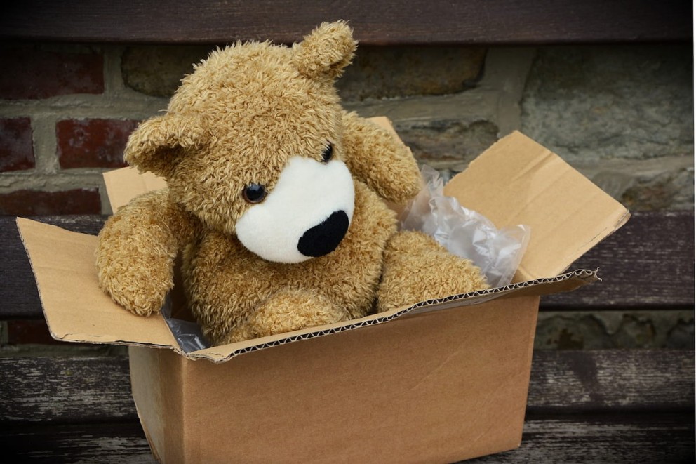 2 metode de ambalare un ursulet d eplus intr o cutie de ambalaj din carton 2 metode de ambalare un ursulet d eplus intr o cutie de ambalaj din carton