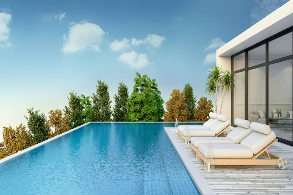 Modele de piscina pentru curte tipuri de piscine exterioare Casa, piscina infinity, sezlonguri, peisaj natural Modele de piscina pentru curte tipuri de piscine exterioare Casa, piscina infinity, sezlonguri, peisaj natural