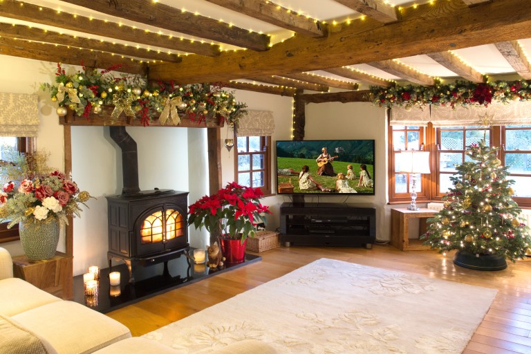 Living decorat de Crăciun - cum vă puteți transforma casa într-un tărâm al magiei de sărbători