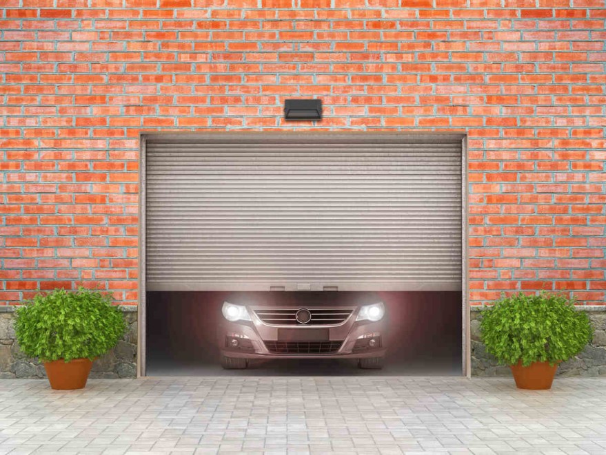 constructie garaj garaj din caramita cu usa tip rulou si o masina in interior constructie garaj garaj din caramita cu usa tip rulou si o masina in interior