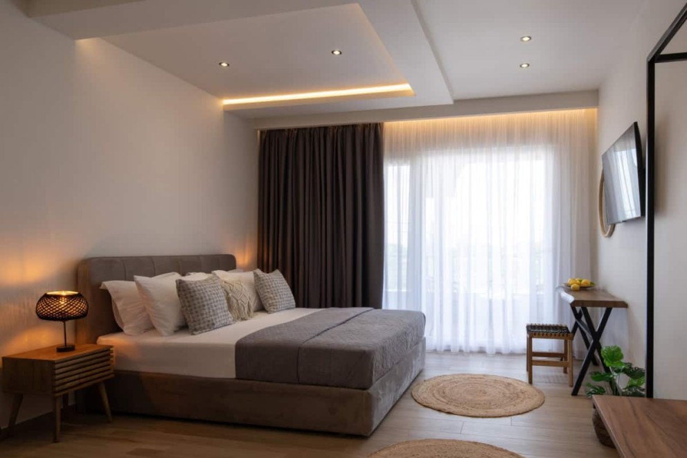 Elementele esențiale în amenajarea unei camere de hotel