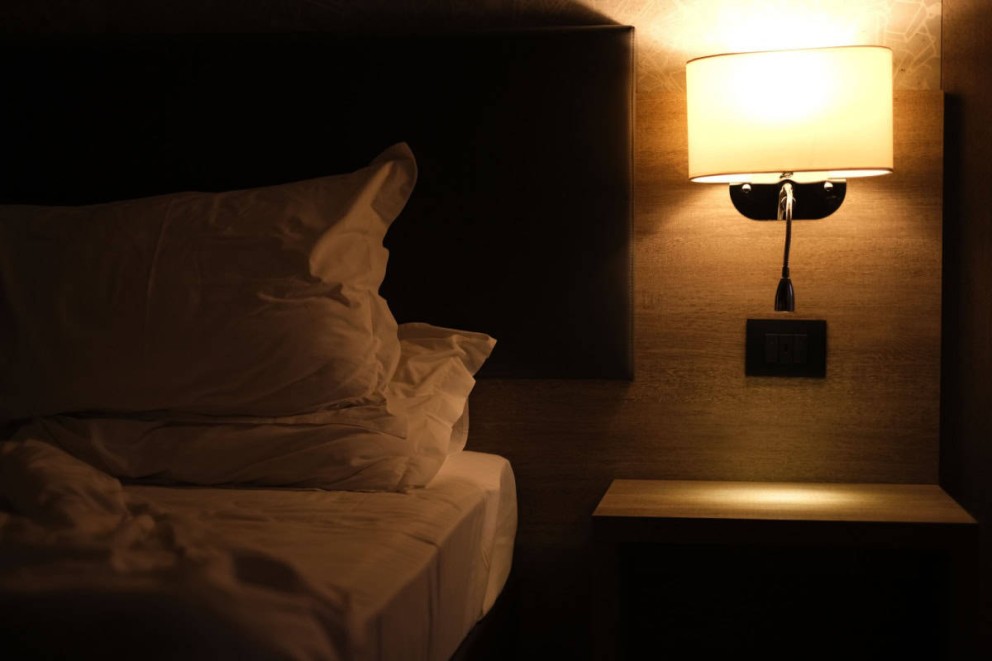 Iluminatul factor cheie în amenajarea camerei de hotel