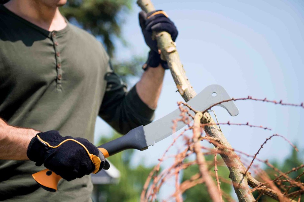 Fierastraie de mana si cutite gradina la Hornbach Fierastraie de mana si cutite gradina la Hornbach