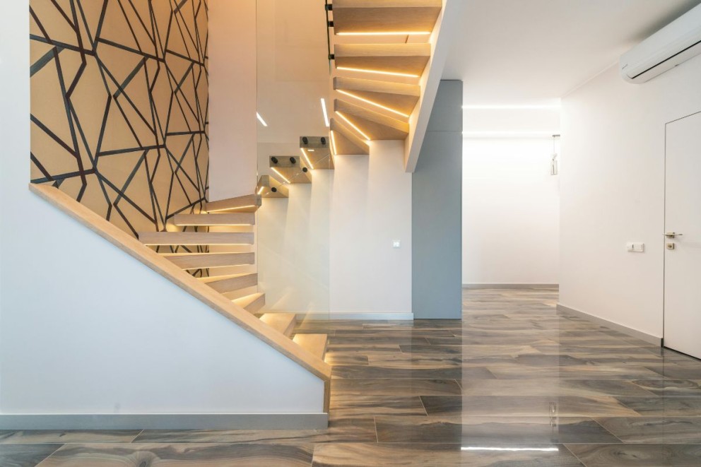 Iluminatul holului apartamentului si casei cum se face iluminarea holului in functie de tipul sau Hol, casa, scari, corpuri de iluminat