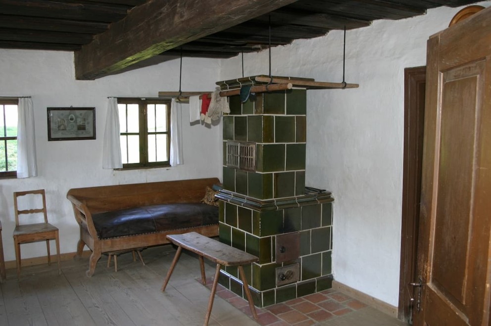 soba de teracota montata intr o casa traditionala soba de teracota montata intr o casa traditionala
