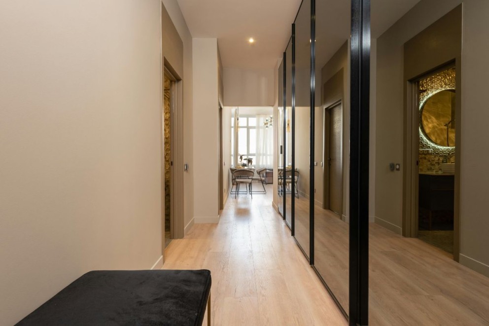 Iluminatul holului apartamentului si casei cum se face iluminarea holului in functie de tipul sau Hol lung, casa, mobilier, living