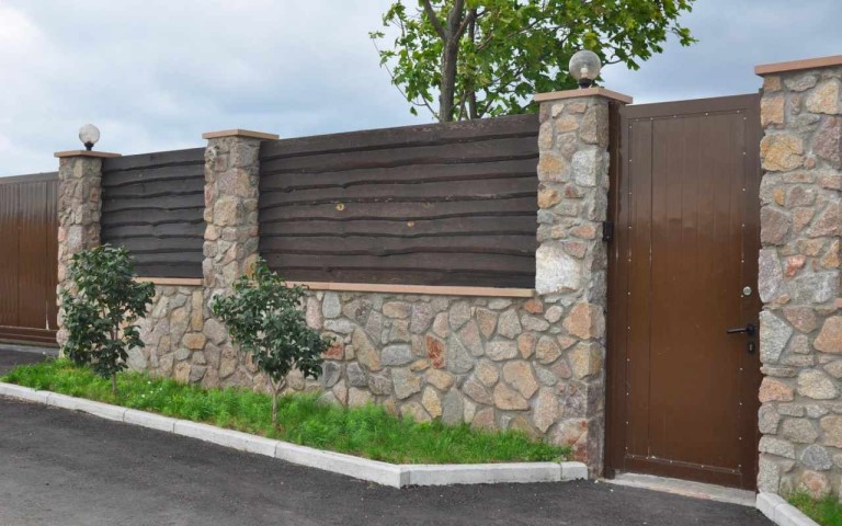 Amenajarea unui gard din beton - Cum se toarnă fundația unui gard din beton și care sunt pașii esențiali pentru o structură durabilă? Amenajarea unui gard din beton - Cum se toarnă fundația unui gard din beton și care sunt pașii esențiali pentru o structură durabilă?