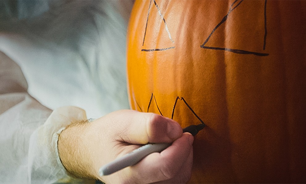 Cum sa faceti un dovleac de Halloween Cum sa faceti un dovleac de Halloween