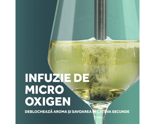 Un pahar de vin cu un dispozitiv pentru micro-oxigenarea vinului
