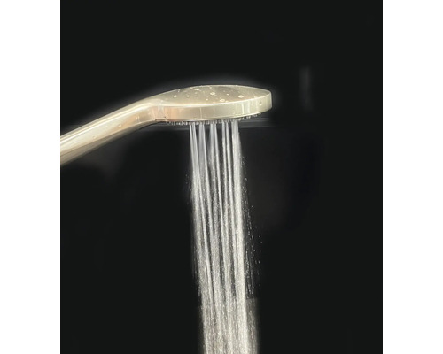 Duș de mână cu apă curgătoare