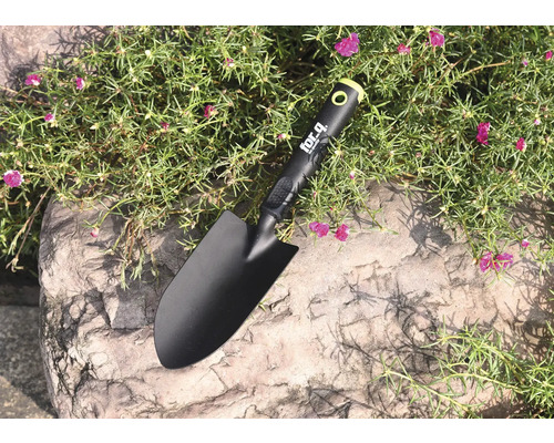 Lopată de grădină din metal cu mâner din plastic pe piatră