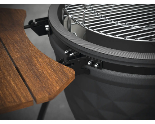 Imagine detaliată a unui grătar Kamado cu masă laterală și grătar