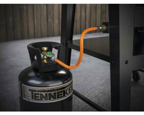 Butelie de gaz conectată la un grătar