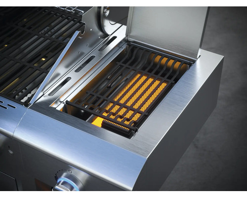 Detaliu grătar din inox cu arzător lateral deschis