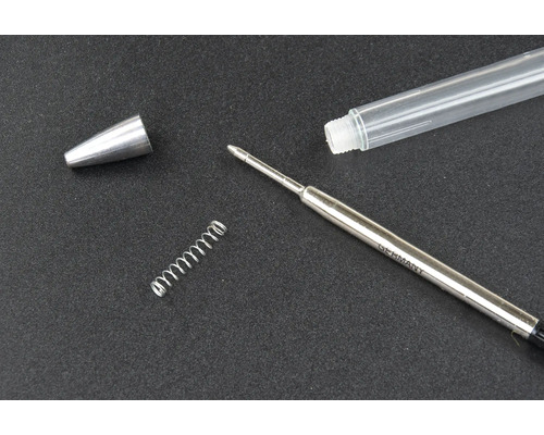 Componente ale unui pix: capac, carcasă, arc și rezervă