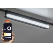 Lumină inteligentă cu control prin aplicația de smartphone.