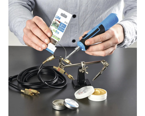 Lucrări de lipire cu ciocan de lipit, cositor și cablu