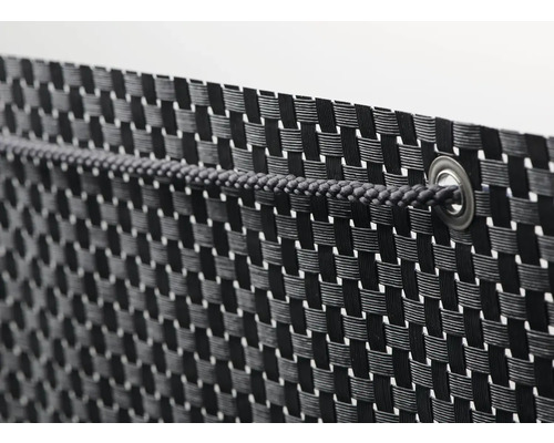 Prim-plan cu un paravan de confidențialitate din material împletit cu șnur