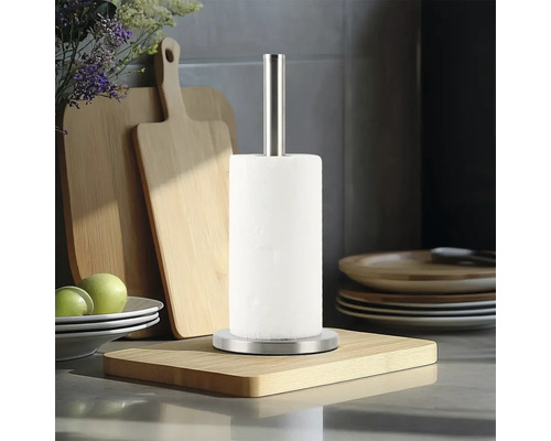 Scenă de bucătărie cu suport pentru prosoape de hârtie din oțel inoxidabil și rolă de hârtie