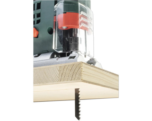 Fierăstrău vertical tăind lemn