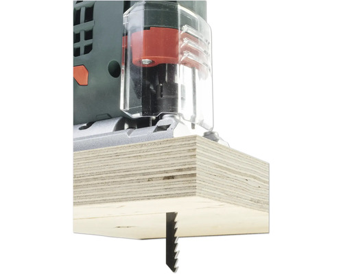 Fierăstrău vertical tăind lemn